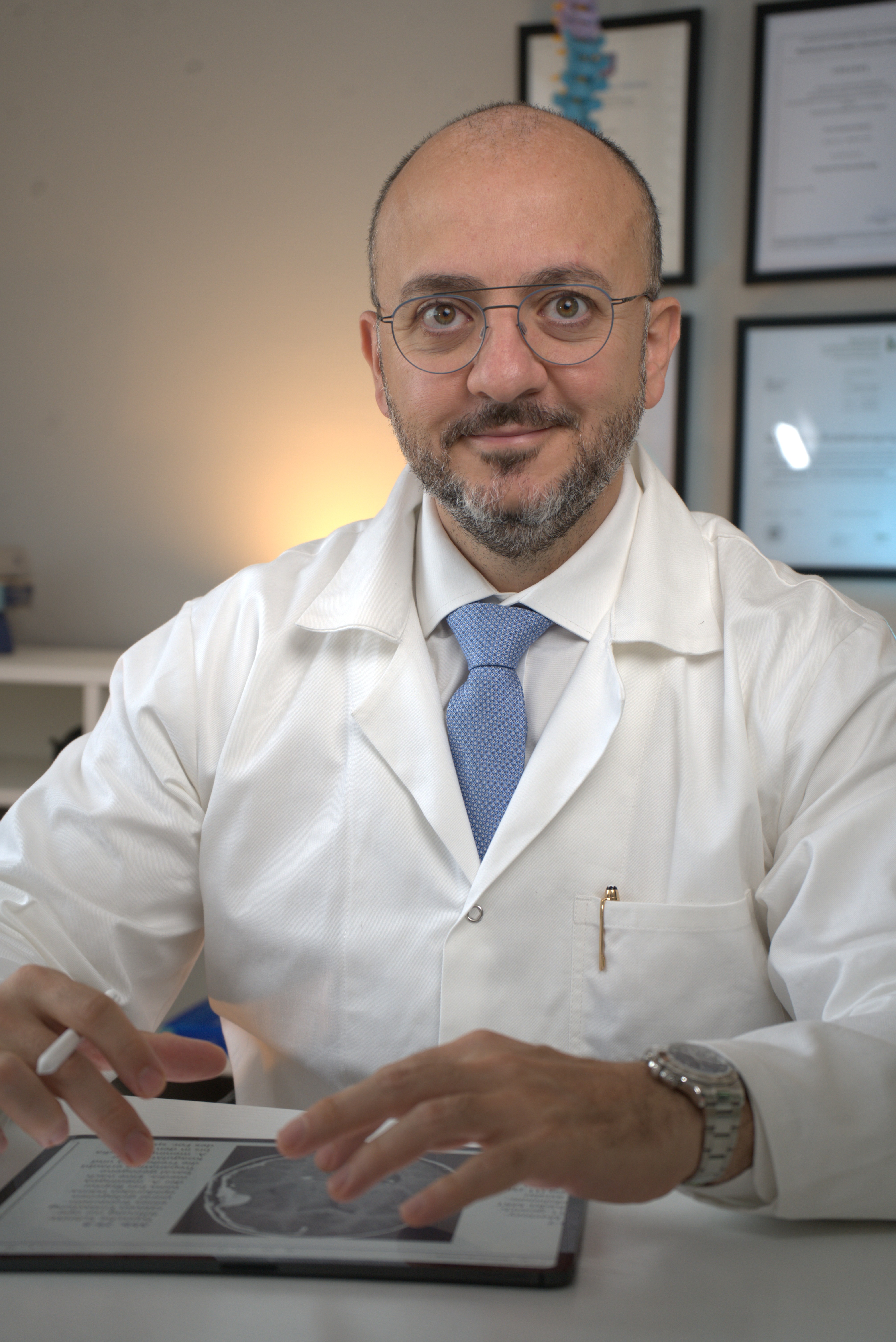 د. أسامة الأسمر — استشاري جراحة الأعصاب
